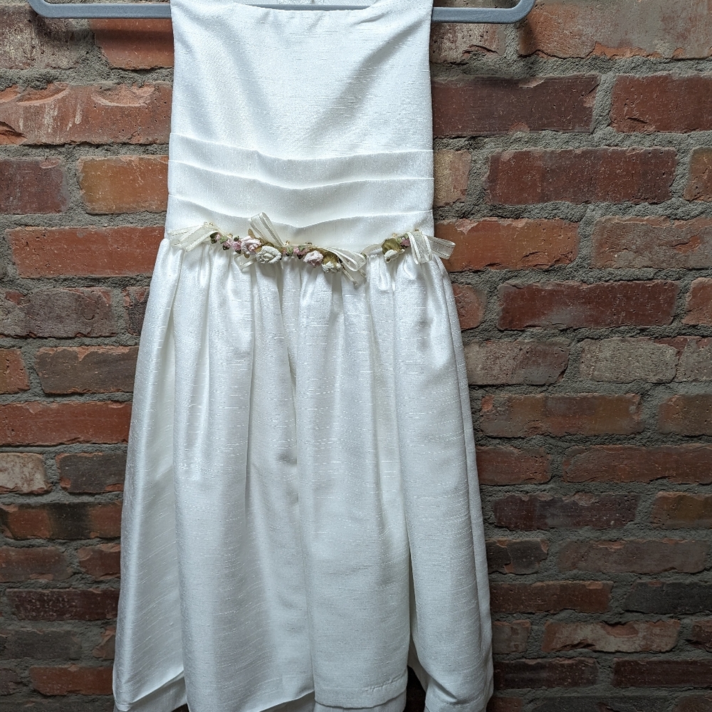 White little girls flower girl dress